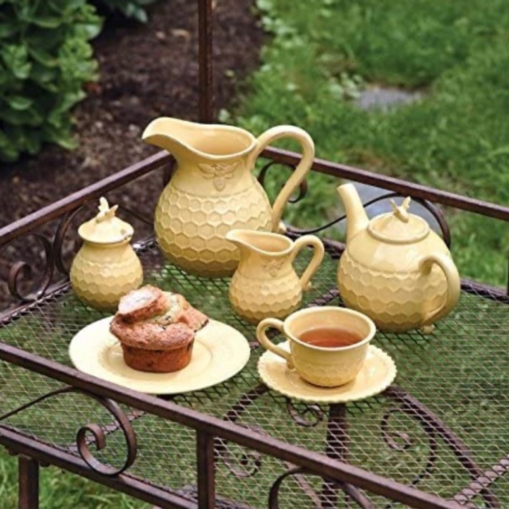 Arteflorum Bumblebee Sugar Bowl, Creamer & Mugs - Picture 6 of 9